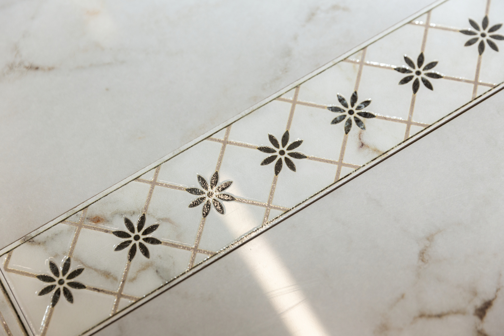 Керамический бордюр Kerama Marazzi Серенада OS\A286\SG606220RL 2 лаппатированный обрезной 60x7,2