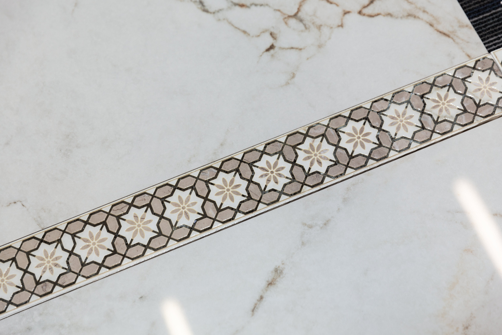 Керамический бордюр Kerama Marazzi Серенада OS\A284\SG606220RL 1 лаппатированный обрезной 60x7,2