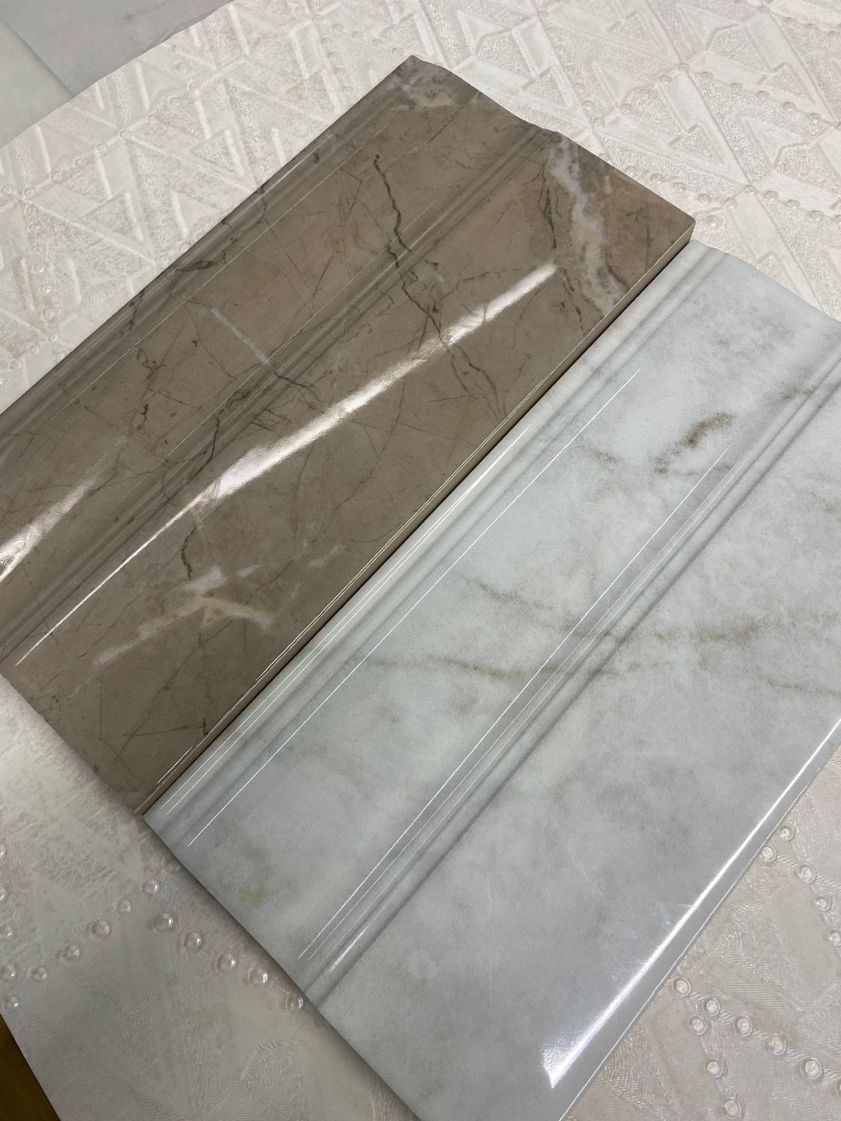 Керамический плинтус Kerama Marazzi Серенада FMA030R белый глянцевый обрезной 30x15 в Уфе — купить с доставкой | Nova